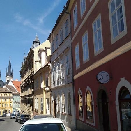 Skromny Apartman V Centru Chebu Exterior foto
