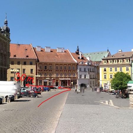 Skromny Apartman V Centru Chebu Exterior foto