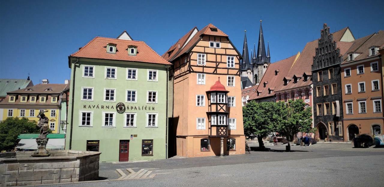 Skromny Apartman V Centru Chebu Exterior foto