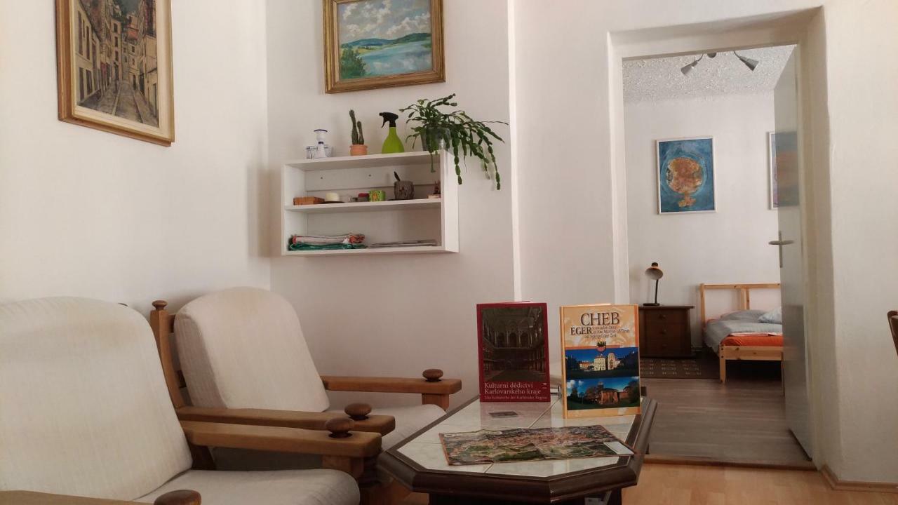 Skromny Apartman V Centru Chebu Exterior foto